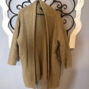 Chunky Knit Over Sized Woven Cardigan w/ Pockets!